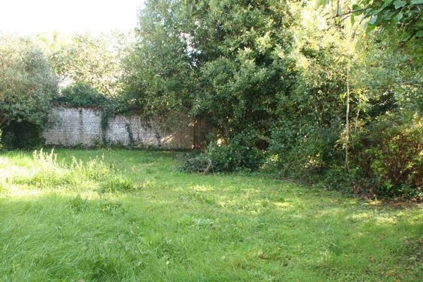 PROPRIÉTÉ DE CHARME À RÉNOVER À DOMPIERRE SUR MER.