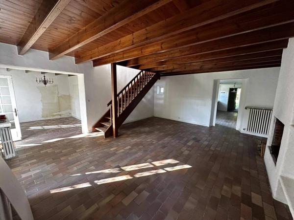 PROPRIÉTÉ DE CHARME À RÉNOVER À DOMPIERRE SUR MER.