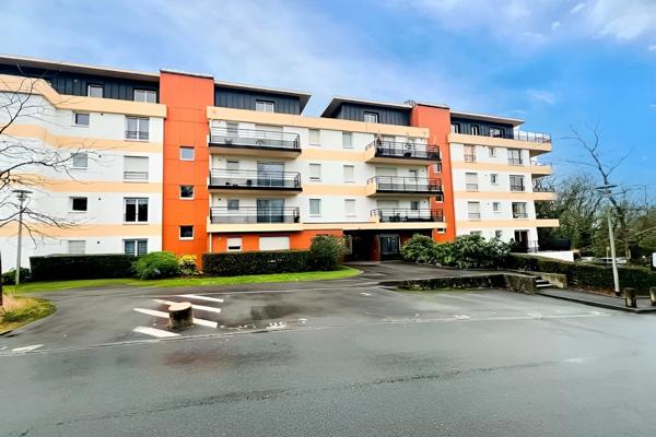 QUIMPER (29) Appartement type 4 de 83 m² habitable situé au dernier étage - Terrasse - Garage - Parking