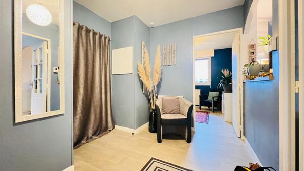 QUIMPER (29) Appartement type 4 de 83 m² habitable situé au dernier étage - Terrasse - Garage - Parking