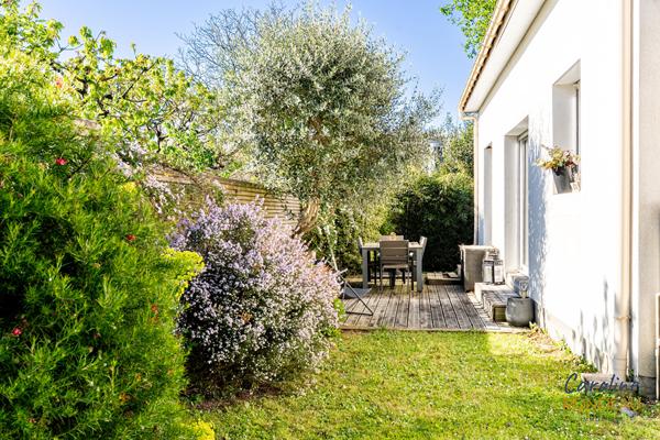 A vendre Nantes Petit Port Maison en impasse jardin garage