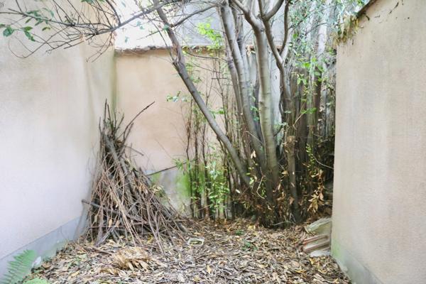 A vendre maison louée de plain pied+parking+garage : Clairmarais, 2 chambres, 2 cours   REIMS (51)