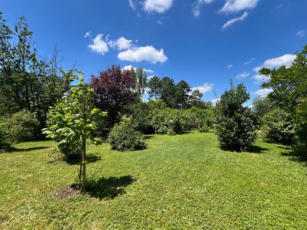 A vendre belle Maison côté ouest de type 6 avec grand jardin au calme !