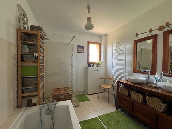 A vendre belle Maison côté ouest de type 6 avec grand jardin au calme !