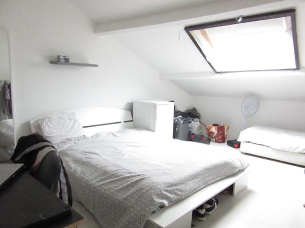 Immeuble  avec T3 terrasse, T2, local commercial, et deux garages dont 1 aménagé