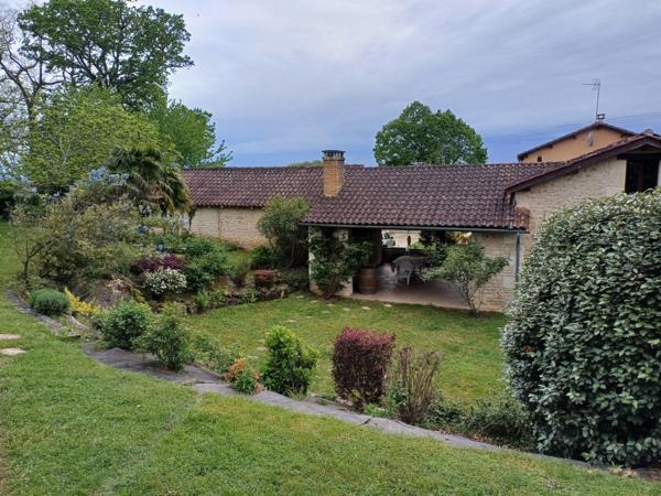 Bel ensemble immobilier avec 1 gite ou maison d'amis, piscine, au calme et sans vis à vis