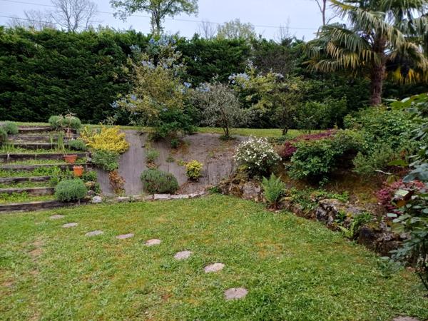 Bel ensemble immobilier avec 1 gite ou maison d'amis, piscine, au calme et sans vis à vis