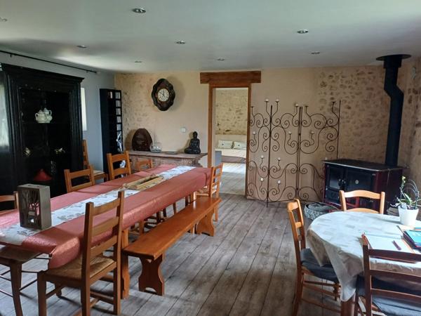 Bel ensemble immobilier avec 1 gite ou maison d'amis, piscine, au calme et sans vis à vis