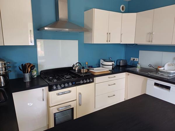 Bel ensemble immobilier avec 1 gite ou maison d'amis, piscine, au calme et sans vis à vis