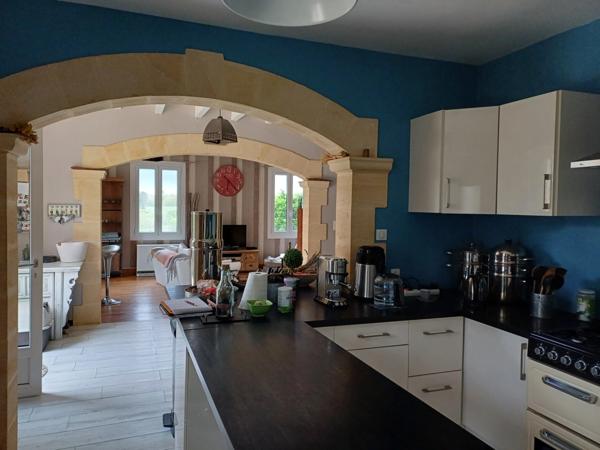 Bel ensemble immobilier avec 1 gite ou maison d'amis, piscine, au calme et sans vis à vis