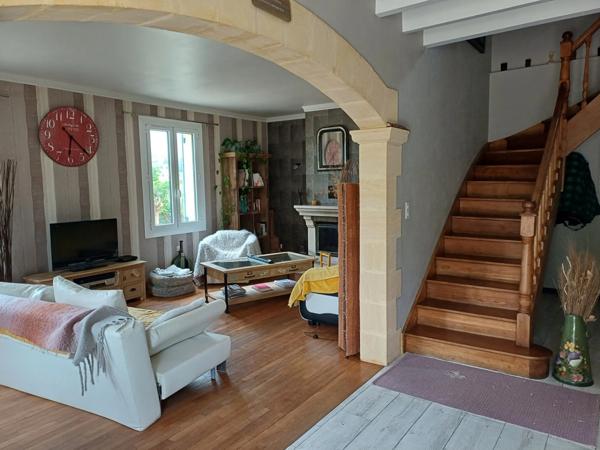 Bel ensemble immobilier avec 1 gite ou maison d'amis, piscine, au calme et sans vis à vis