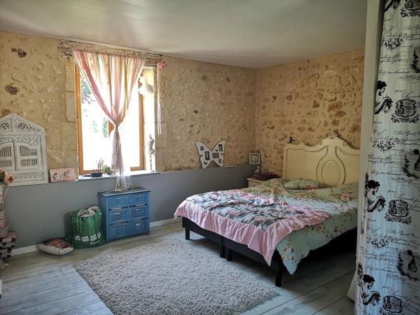 Bel ensemble immobilier avec 1 gite ou maison d'amis, piscine, au calme et sans vis à vis