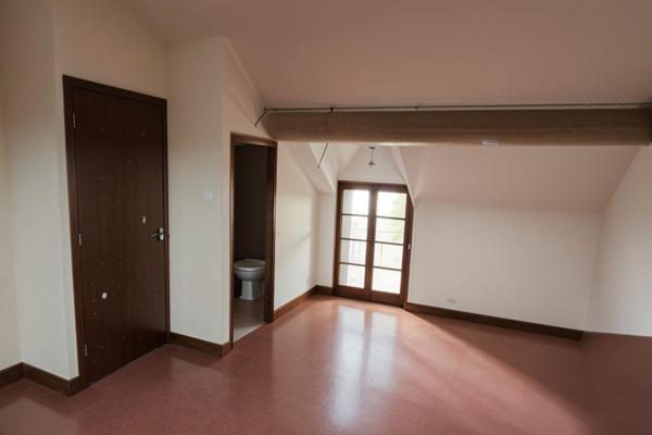 Fermette 3 chambres, dépendances, garage, grand terrain