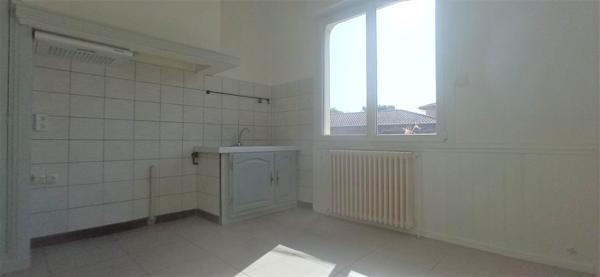 Maison T4 des années 50 avec grand Atelier et 2 grands garages