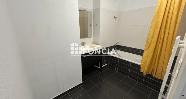 Location Appartement 3 pièces 75.46 m² - Décines-charpieu 69150