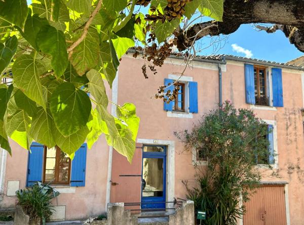 Maison en pierre pleine de charme avec terrasse et garage