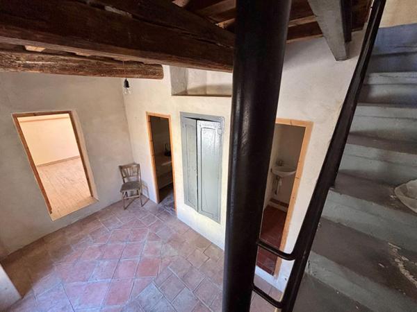 Maison en pierre pleine de charme avec terrasse et garage