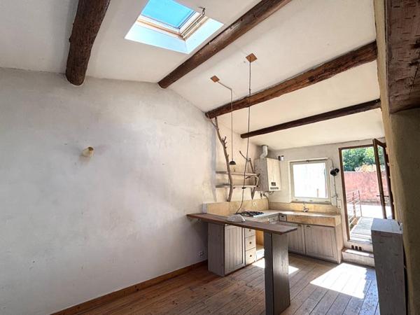 Maison en pierre pleine de charme avec terrasse et garage