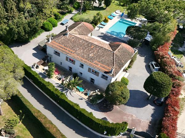 Mougins, Maison de caractère avec piscine 266 m² hab plus dépendances