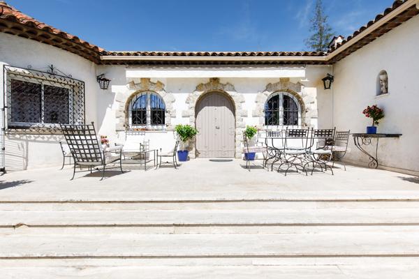 Mougins, Maison de caractère avec piscine 266 m² hab plus dépendances