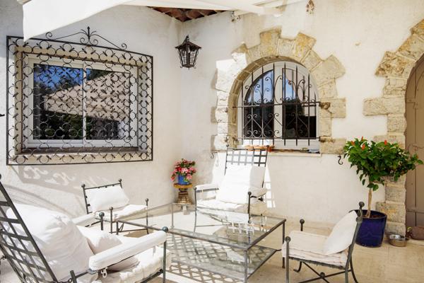 Mougins, Maison de caractère avec piscine 266 m² hab plus dépendances