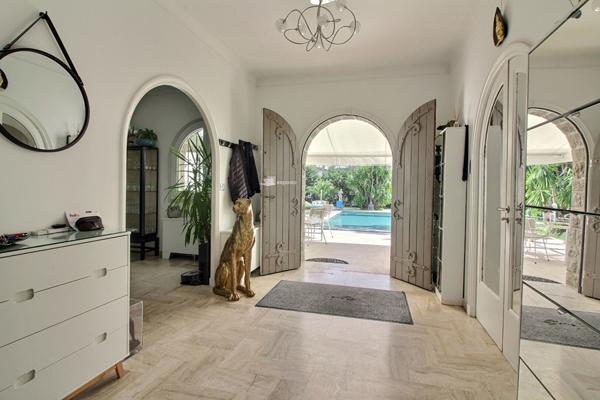 Mougins, Maison de caractère avec piscine 266 m² hab plus dépendances