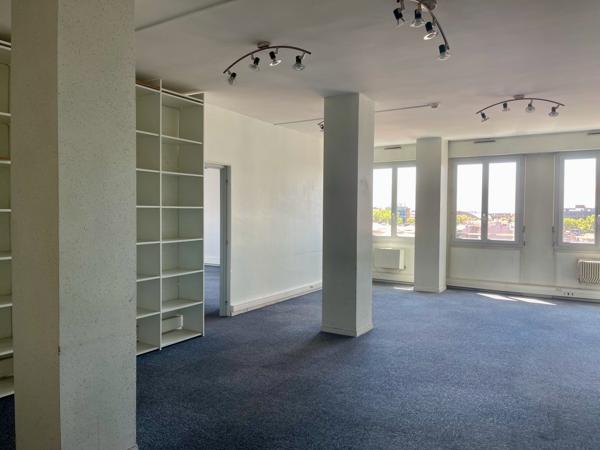 Bureau
         1 pièce
        - 46 m² Exclusivité 116 000 € *