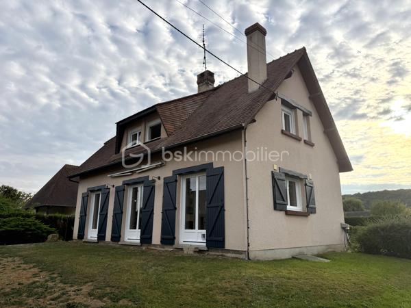 Visite vidéo disponible sur
- ma chaîne YT : Grégory Talbot IMMOBILIER (playlist : Visites filmées)
- FB : Grégory Talbot Immobilier (album : Visites vidéo)
- et sur mon IG : L'immobilier en Normandie (onglet : Réels)

Sur la commune d'Acquigny 27400, 
À 5 minutes de Louviers, 
Dans un lotissement très calme et familial, 

Installez-vous dans ce pavillon sans travaux à prévoir de 117m2 + 30m2 ! 

Vous y trouverez 
- au rez-de-chaussée : entrée, salle de douche, wc, séjour double sur cuisine aménagée; 
- à l'étage : salle de bain, wc, trois chambres dont une avec dressing et balcon. 

Vous aurez de l'espace pour stationner plusieurs voitures, 
Vous profiterez d'un confortable jardin ensoleillé, 
Vous disposerez d'une dépendance aménagée pour recevoir famille et amis, y loger votre adolescent en crise, installer votre activité ou créer des revenus locatifs en location courte durée par exemple ! 

Côté prestations : huisseries double vitrage pvc, volets battants au rez-de-chaussée & motorisés à l'étage, portail motorisé, tableau électrique ok, bonne isolation, vide sanitaire, tout à l'égout, l'escalier en pierre qui ne grince donc pas ne réveillera personne tôt le matin... 

Vous l'aurez compris, ne tardez pas !