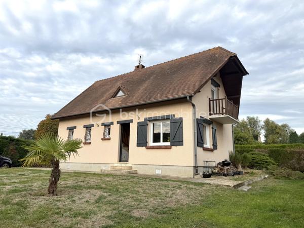 Visite vidéo disponible sur
- ma chaîne YT : Grégory Talbot IMMOBILIER (playlist : Visites filmées)
- FB : Grégory Talbot Immobilier (album : Visites vidéo)
- et sur mon IG : L'immobilier en Normandie (onglet : Réels)

Sur la commune d'Acquigny 27400, 
À 5 minutes de Louviers, 
Dans un lotissement très calme et familial, 

Installez-vous dans ce pavillon sans travaux à prévoir de 117m2 + 30m2 ! 

Vous y trouverez 
- au rez-de-chaussée : entrée, salle de douche, wc, séjour double sur cuisine aménagée; 
- à l'étage : salle de bain, wc, trois chambres dont une avec dressing et balcon. 

Vous aurez de l'espace pour stationner plusieurs voitures, 
Vous profiterez d'un confortable jardin ensoleillé, 
Vous disposerez d'une dépendance aménagée pour recevoir famille et amis, y loger votre adolescent en crise, installer votre activité ou créer des revenus locatifs en location courte durée par exemple ! 

Côté prestations : huisseries double vitrage pvc, volets battants au rez-de-chaussée & motorisés à l'étage, portail motorisé, tableau électrique ok, bonne isolation, vide sanitaire, tout à l'égout, l'escalier en pierre qui ne grince donc pas ne réveillera personne tôt le matin... 

Vous l'aurez compris, ne tardez pas !