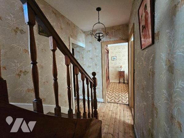 Au Port de la Houle à Cancale, dans une rue calme, maison comprenant entrée, cuisine aménagée e...