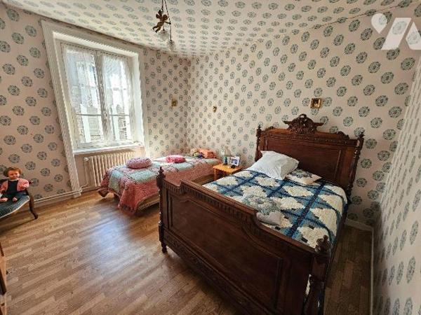 Au Port de la Houle à Cancale, dans une rue calme, maison comprenant entrée, cuisine aménagée e...