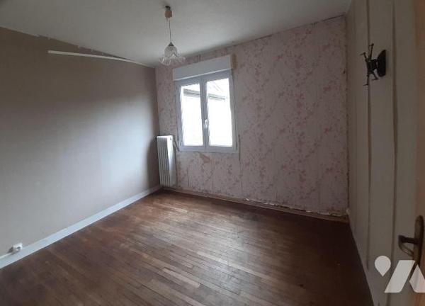 Maison 4 pièces à vendre à EVELLYS-NAIZIN (56500), Morbihan (56), situé dans le centre-ville de...