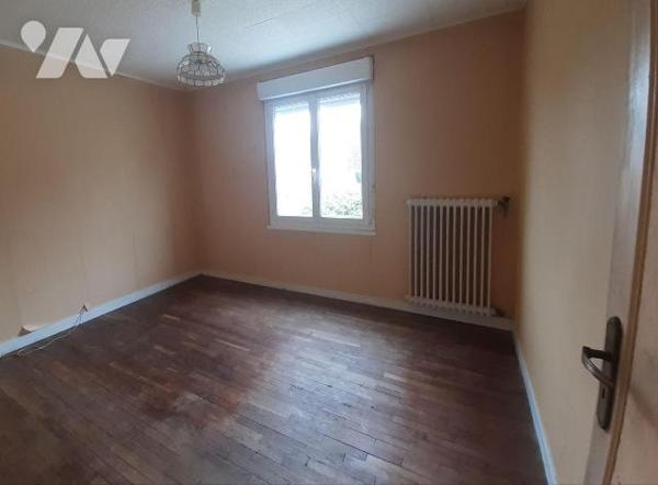 Maison 4 pièces à vendre à EVELLYS-NAIZIN (56500), Morbihan (56), situé dans le centre-ville de...