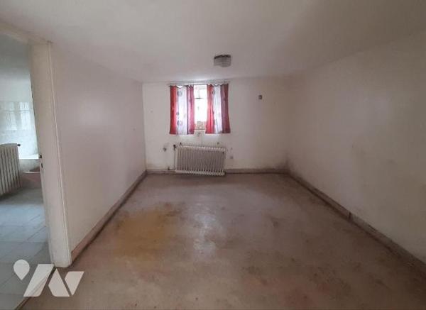 Maison 4 pièces à vendre à EVELLYS-NAIZIN (56500), Morbihan (56), situé dans le centre-ville de...