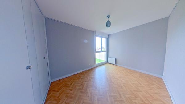 APPARTEMENT T5 A VENDRE BREST SAINT-JACQUES-KERZU-GÉANT- DALLE BÉTON - DEUX PARKINGS