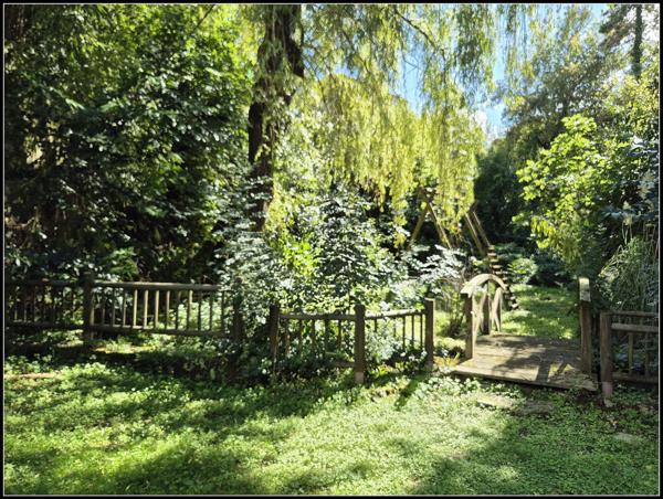 Maison avec piscine, double garage et jardin arboré, à MONCRABEAU (47)