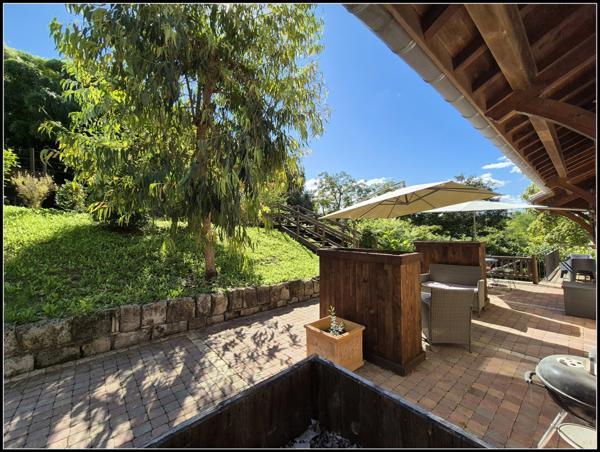 Maison avec piscine, double garage et jardin arboré, à MONCRABEAU (47)