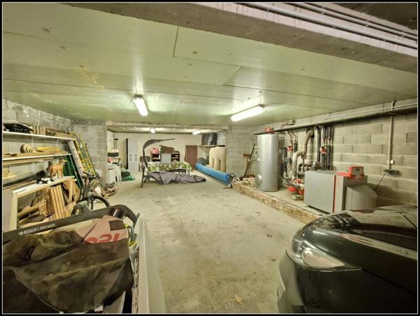 Maison avec piscine, double garage et jardin arboré, à MONCRABEAU (47)