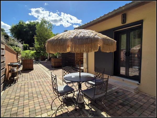 Maison avec piscine, double garage et jardin arboré, à MONCRABEAU (47)