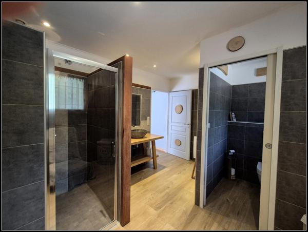 Maison avec piscine, double garage et jardin arboré, à MONCRABEAU (47)