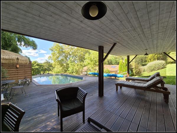 Maison avec piscine, double garage et jardin arboré, à MONCRABEAU (47)