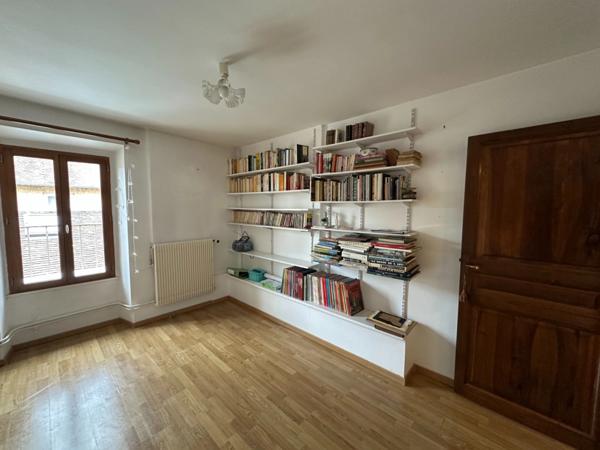 SAMOIS SUR SEINE centre bourg - Charmante maison de village 4 pièces 81 M2 environ entièrement rénovée.