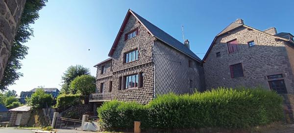Belle demeure, 10 pièces BESSE ET SAINT ANASTAISE