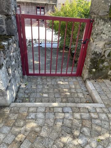 Belle demeure, 10 pièces BESSE ET SAINT ANASTAISE