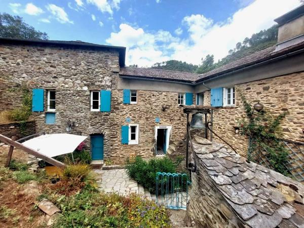 Mas en pierre en Cévennes avec 7ht de terrain garage et piscine vue panoramique