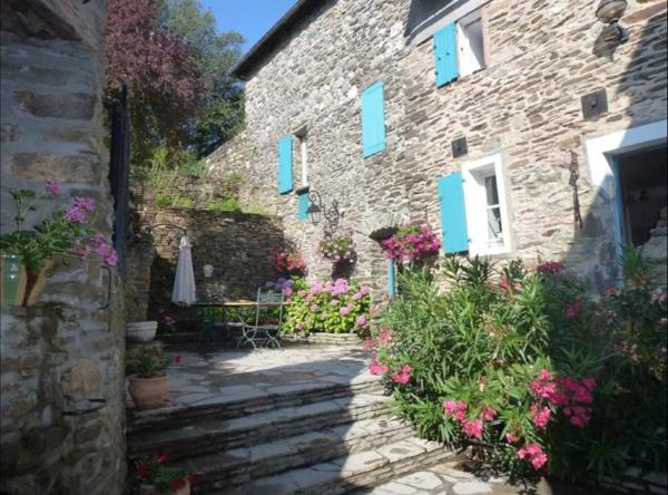 Mas en pierre en Cévennes avec 7ht de terrain garage et piscine vue panoramique