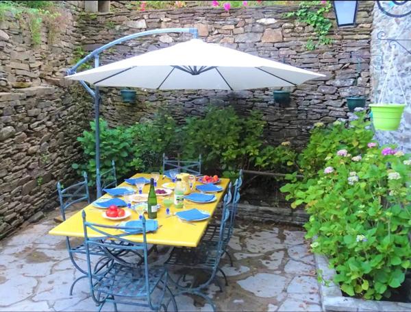 Mas en pierre en Cévennes avec 7ht de terrain garage et piscine vue panoramique