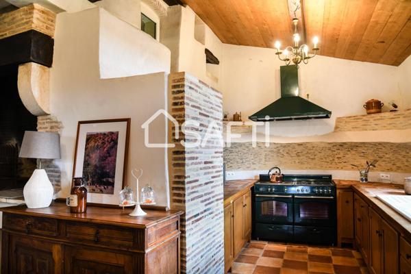 LOGIS XVIe siècle, 5 CHAMBRES, JARDIN, DÉPENDANCES ET GITE