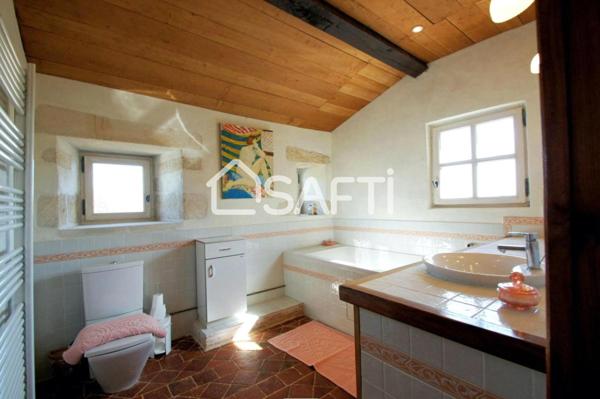 LOGIS XVIe siècle, 5 CHAMBRES, JARDIN, DÉPENDANCES ET GITE