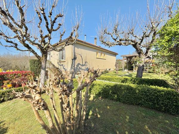 Luzech Maison 3 chambres sur près de 1000 m² de terrain proche commodités
